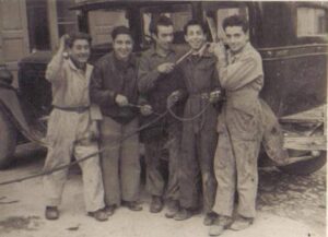 Lucera - Mio padre Amedeo, Tonino, Saverio, Armando, Pietro nel 1946 - Foto di Domenicantonio Ieluzzi