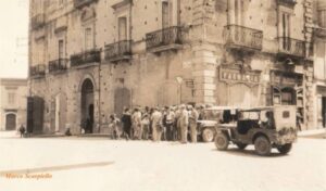 Lucera - Americani e lucerini in piazza Duomo - Foto di Marco Scarpiello