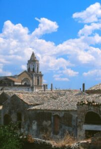 Lucera - Basilica Cattedrale anni 70 - Vista dai tetti - Foto eseguita da Robero Toriello