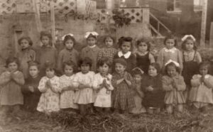 Lucera - Chiesa di Santa Maria del Carmine 1944 - Ragazzine della Parrocchia - Foto fornite da don Michele Tangi