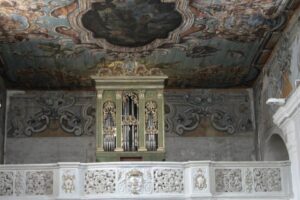 Lucera - Chiesa di Santa Maria della Pietà - Organo ligneo e postazione della corale - Foto fornita da Marco Antonio
