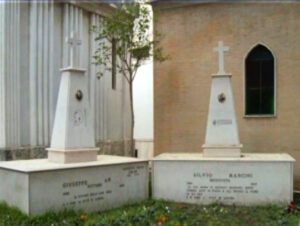 Lucera - Cimitero - Tombe del pittore Giuseppe AR e del maestro di musica Silvio Mancini