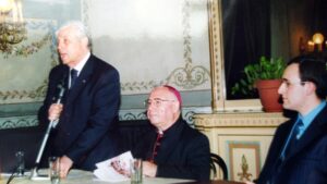 ucera - Circolo Unione 2005 - Presentazione del Libro di Don Gaetano Schiraldi - V. Bizzarri, Vescovo F. Zerrillo, G Schiraldi