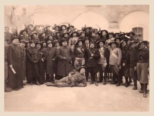 Lucera - Presenzia della Medaglia d'Oro (al centro) per l'inaugurazione gagliardetto Associazione Nazionale Bersaglieri di Lucera 1934