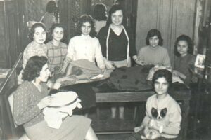 Lucera - Sartoria della maestra Lilina Mastroluca, con Anna e Rosaria Mastroluca, Rosaria e Nunzia 'Rombaspecchio' - Foto di Pinuccio Soprano