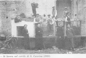 Lucera - Chiesa di Santa Caterina 1931 - Lavori nel cortile di S. Caterina - Foto di Antonio Iliceto