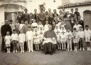 Lucera - Chiesa di Santa Caterina 1935 - Prime comunioni - Al centro S. E. il Vescovo Giuseppe Di Girolamo