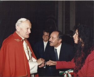 Lucera - Chiesa di San Francesco - Canonizzazione di S. Francesco Antonio Fasani a Roma 13 Aprile 1986 -Incontro con il Papa dopo la Santa Messa - Foto di Vincenzo Di Siena