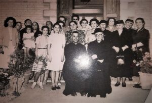 Lucera - Lucera - Chiesa di Cristo Re, anni 70 - A sinistra con la veletta Rosa lamparelli - Foto di Tina Di Carlo