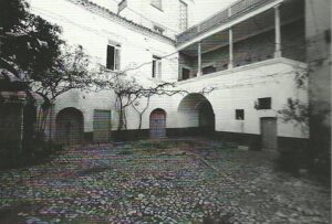 Lucera - Palazzo Valletta già De Troia anni 80 - Cortile con loggetta