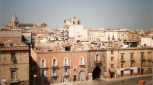 Lucera - Piazza del Popolo - Porta Troia 1986