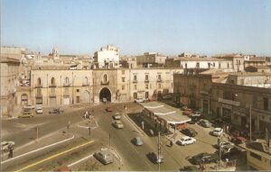 Lucera - Piazza del Popolo - Porta Troia anni 80