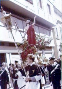 Lucera - Chiesa di Sant'Antonio Abate anni 80 - Processione di Cristo risorto il giorno di Pasqua - Con Ulderico Vitale