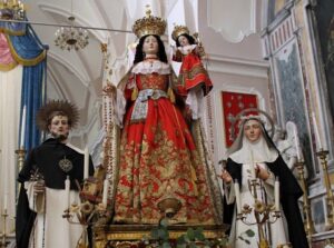 Lucera - Chiesa S. Domenico - Madonna del Rosario tra i Santi Domenico e Rosa