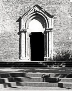 Lucera - Chiesa di S. Francesco - Ingresso laterale