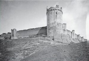 Lucera - Fortezza svevo-angioina 1907 - Torre della Leonessa. Foto di Martin Wackernagel