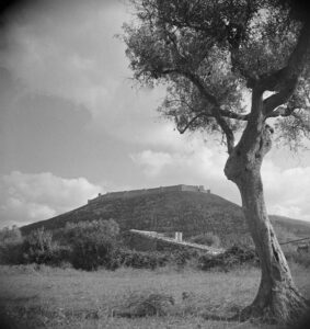 Lucera - Fortezza svevo-angioina 1943 - Foto di George Frederick Kaye