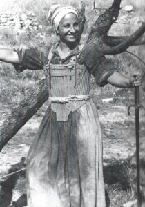 Lucera - Gruppo Teatrale Amici dell'Arte 1976 - Lina Carratù in abiti medioevali, partecipò al film 'Il soldato di ventura