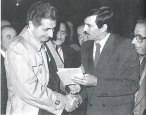 Lucera - Gruppo Teatrale Amici dell'Arte 1982 - 'Nu mariul onest' a Torino - Il sindaco di Torino Diego Novelli con Germano Benincaso