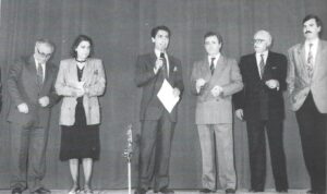 Lucera - Gruppo Teatrale Amici dell'Arte 1988 - 'A mort de subbet' - Teatro Colosseo di Torino - Scambio di saluti tra autorità, presidente dell'associazione lucerini di Torino e gi 'Amici dell'Arte'