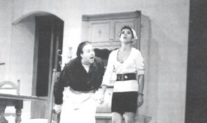 Lucera - Gruppo Teatrale Amici dell'Arte 1989 - 'I pizzuttar' - Una scena di 'Mbristem'a soret' - Una scena