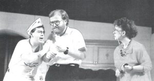 Lucera - Gruppo Teatrale Amici dell'Arte 1989 - 'I pizzuttar' - Una scena di 'Mbristem'a soret' con Michele Ieluzzi, Lello Spagnuolo, Lina Carratù