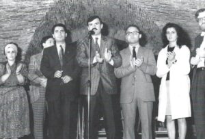 Lucera - Gruppo Teatrale Amici dell'Arte 1989 - 'U.S.L. - ovvero Uno solo lavora' Incontro con San Cipirello all'enoteca