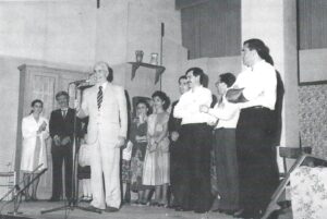 Lucera - Gruppo Teatrale Amici dell'Arte 1989 - 'Ze Necole' Teatro DUE PINI di Roma - Il presidente della Famiglia dauna di Roma Antonio Calabria saluta gli attori