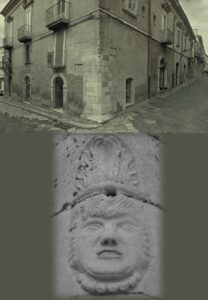 Lucera - Maschera apotropaica palazzo Ardito angolo tra corso manfredi e via IV novembre
