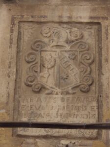 Lucera - Palazzo d'Auria Secondo - Stemma con iscrizione riguardante l'ampliamento della dimora aristocratica