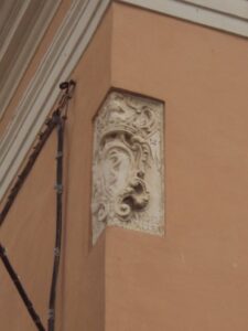Lucera - Particolare in piazza Guglielmo Oberdan, Angolo con via Frattarolo