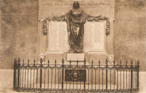 Lucera - Piazza Duomo 1922 - Monumento ai caduti della WWI realizzato nel 1920 dallo scultore Guido Passaglia