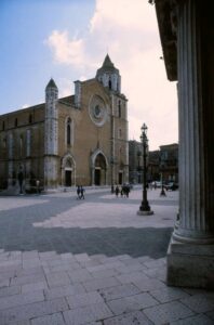 Lucera - Piazza Duomo 1977-80 - Foto eseguita da Roberto Toriello