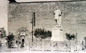 Lucera - Piazza Tribunali - Monumento Ruggiero Bonghi 1910