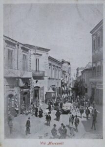 Lucera - Piazza Gramsci (Via dei Mercanti) 1903 - Foto di Antonio Iliceto