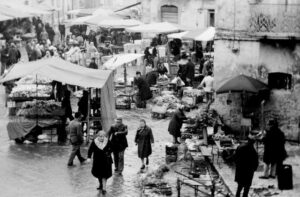 Lucera - Piazza della Repubblica 1977 - Foto di Roberto Toriello