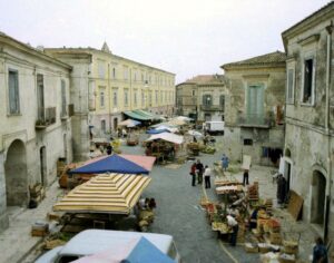 Lucera - Piazza della Repubblica 1977 - Foto di Roberto Toriello