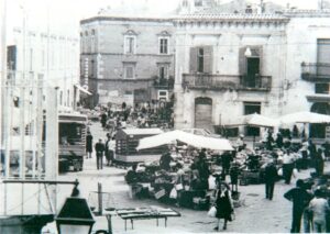 Lucera - Piazza della Repubblica 1977 - Foto di Roberto Toriello