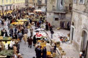 Lucera - Piazza della Repubblica 1977 - Foto di Roberto Toriello