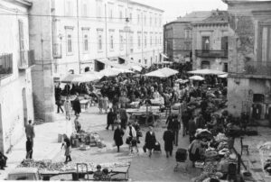 Lucera - Piazza della Repubblica 1977 - Foto di Roberto Toriello