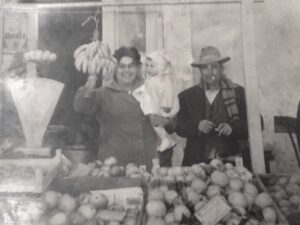 Lucera - Piazza della Repubblica anni 60 - Mia mamma Carmelina, e suo padre Peppiniello - Foto di Maria Fortunato