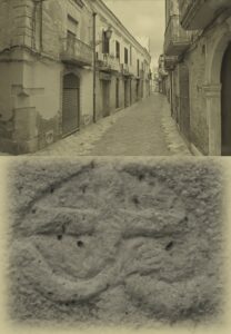 Lucera - Stemma dell'Ordine dei francescani in Corso Garibaldi