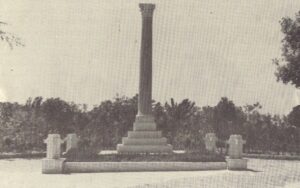 Lucera - Villa comunale anni 30 - Stele commemorativa dell'avvento dell'Impero e per il sacrificio di tre Lucerini Caduti in A. O.