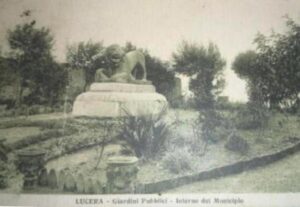 Lucera - Palazzo Mozzagrugno 1929 - Leone in pietra di età imperiale, proveniente dal sepolcro del legionario Aurelio - Foto di Antonio Iliceto