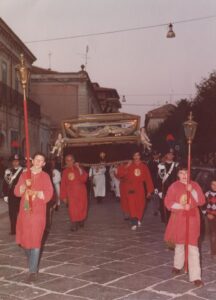 Lucera - Chiesa di S. Francesco - Processione del venerdì santo anni 70 - Foto di Antonio Simonetti