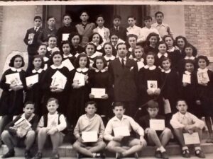 Lucera - Scuola media A. Manzoni 1950 - Alunni che hanno ricevuto l'attestato di lode per essersi distinti in profitto e disciplina - Foto di Luigi Cicchetti