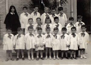 Lucera - Scuola elementare ed Asilo Sant'Anna 1951 - Antonio De Marco il 1° da sx - Con Suor Angelica, Antonio Lusuriello, Fausto Montista, Franco Salcuni, Lembo, Granieri, Giuseppe Prencipe - Foto di Antonio De Marco