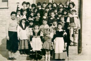Lucera - Edificio scolastico "Lombardo Radice" 1962-1963 - Maestra Enza Lombardi - Foto di Ciro Triggiani