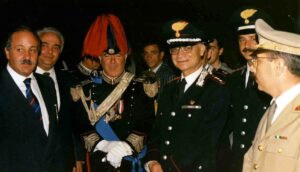 Associazione. Nazionale Carabinieri di Lucera 1988 - Da sx il sindaco Vincenzo Di Siena, Col. e Maestro Borgia, Antonio Iliceto il primo da destra - Foto postata da Mirko Di Sabato