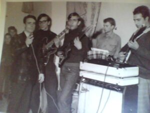 Lucera - Gruppo musicale 1966 - Andrea, Susanna Mario, Pino De Palma, Susanna Franco, Walterino - Foto di Mario Susanna